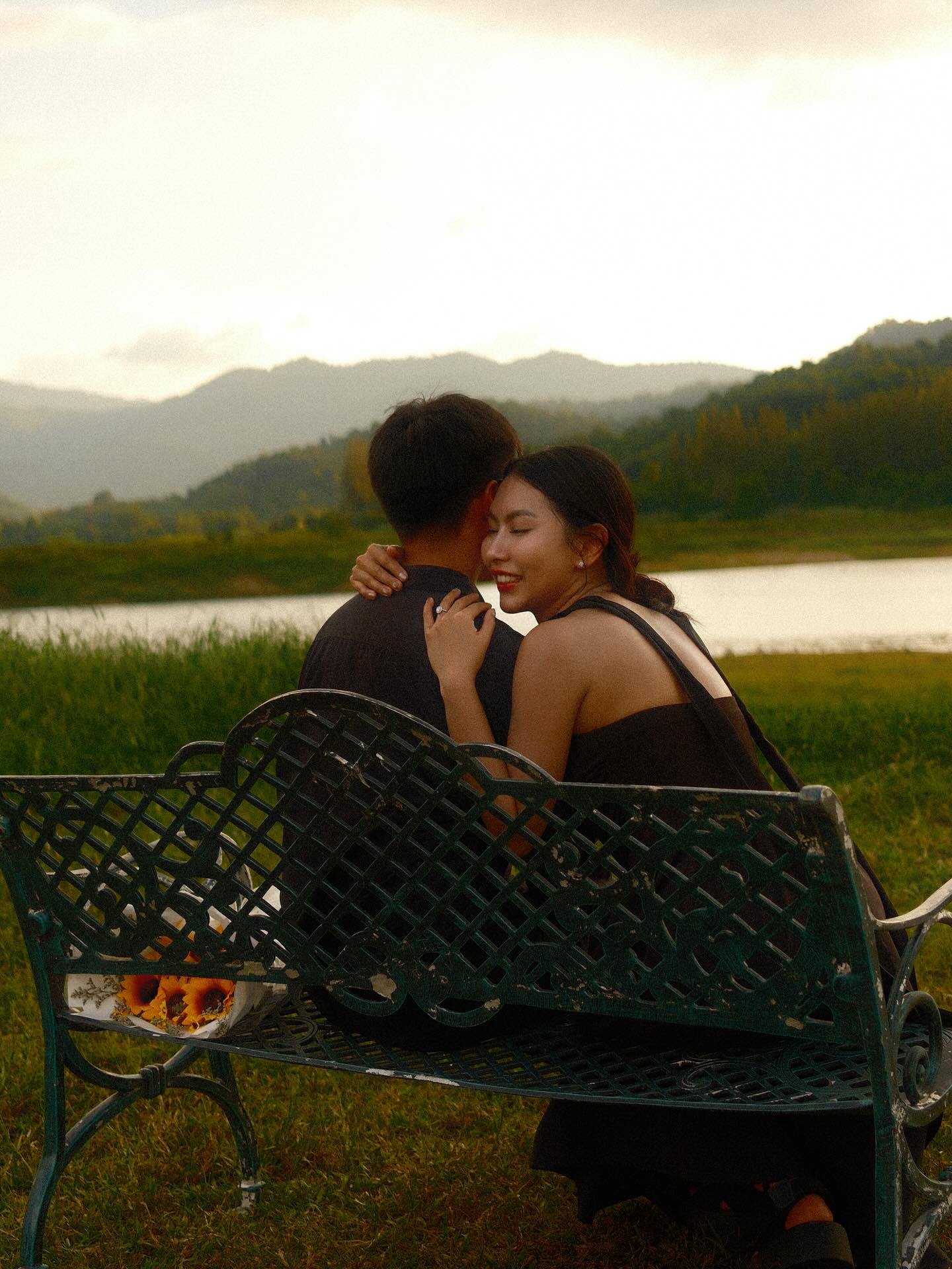 ริมทะเลสาบ